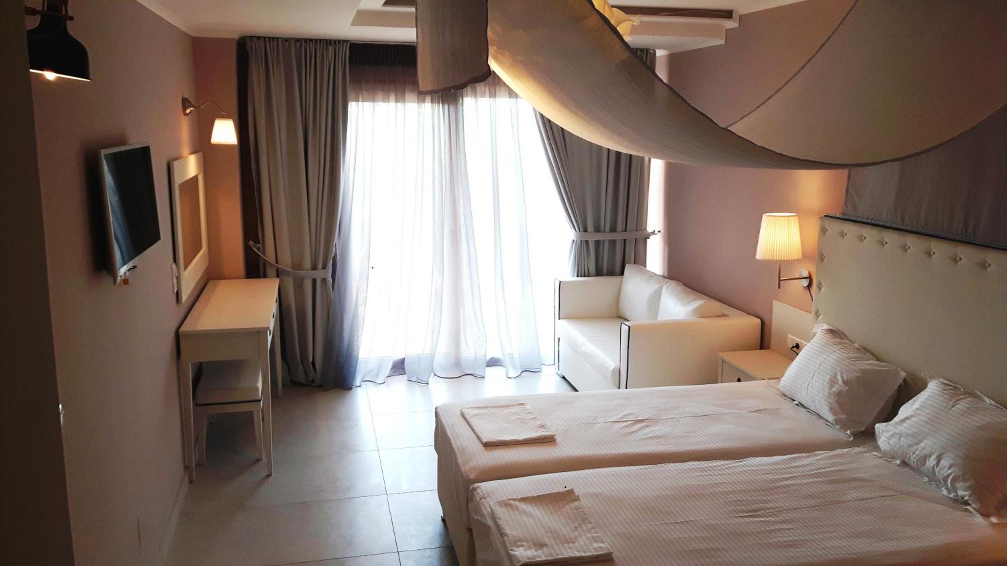 Enjoy Lichnos Bay Village, Camping, Hotel And Apartments Parga Bagian luar foto